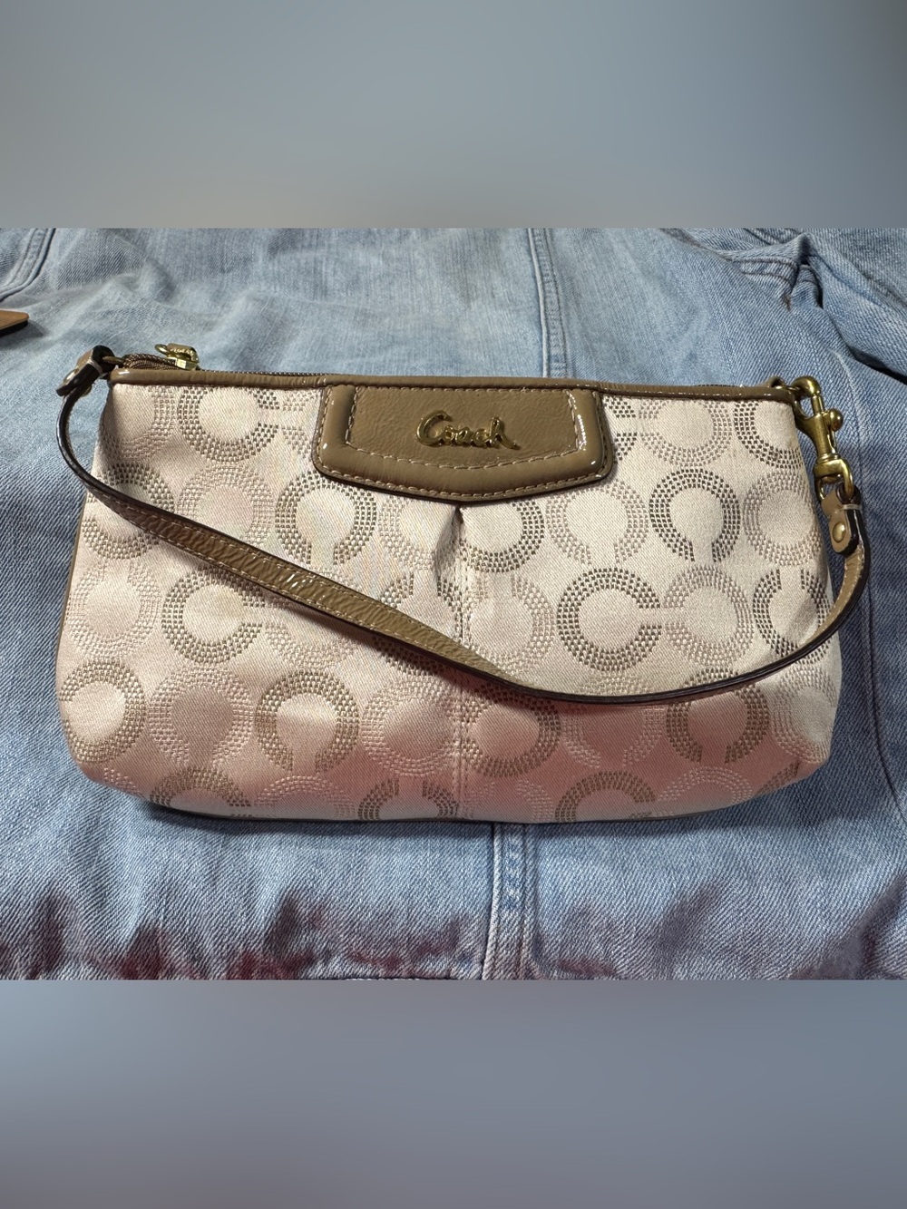 Coach Ashley Y2K Op Art Signature Jacquard wristlet beige hunter green cream